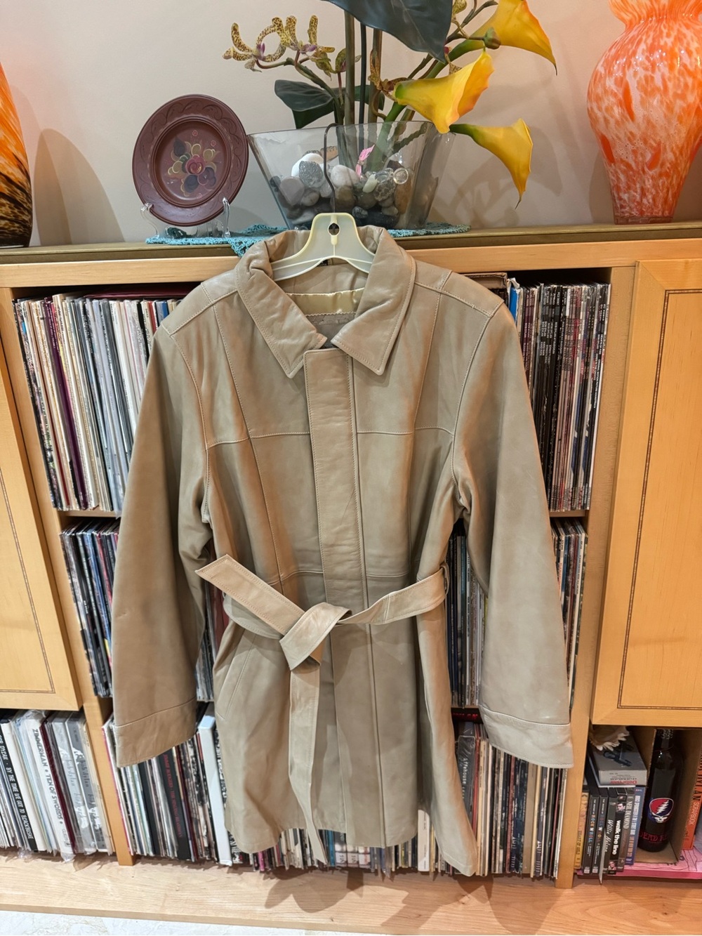 PRICE DROP: VTG, NWT, WHET BLU belted, lined, tan/cream lambskin leather 3/4, L